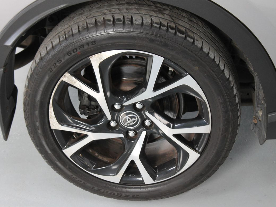 2019 Toyota C-HR - image 28