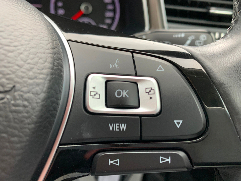 2019 Volkswagen T-Roc - image 24