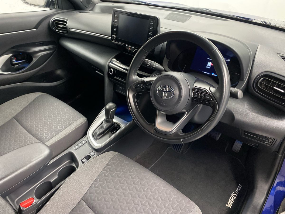 2023 Toyota Yaris - image 6