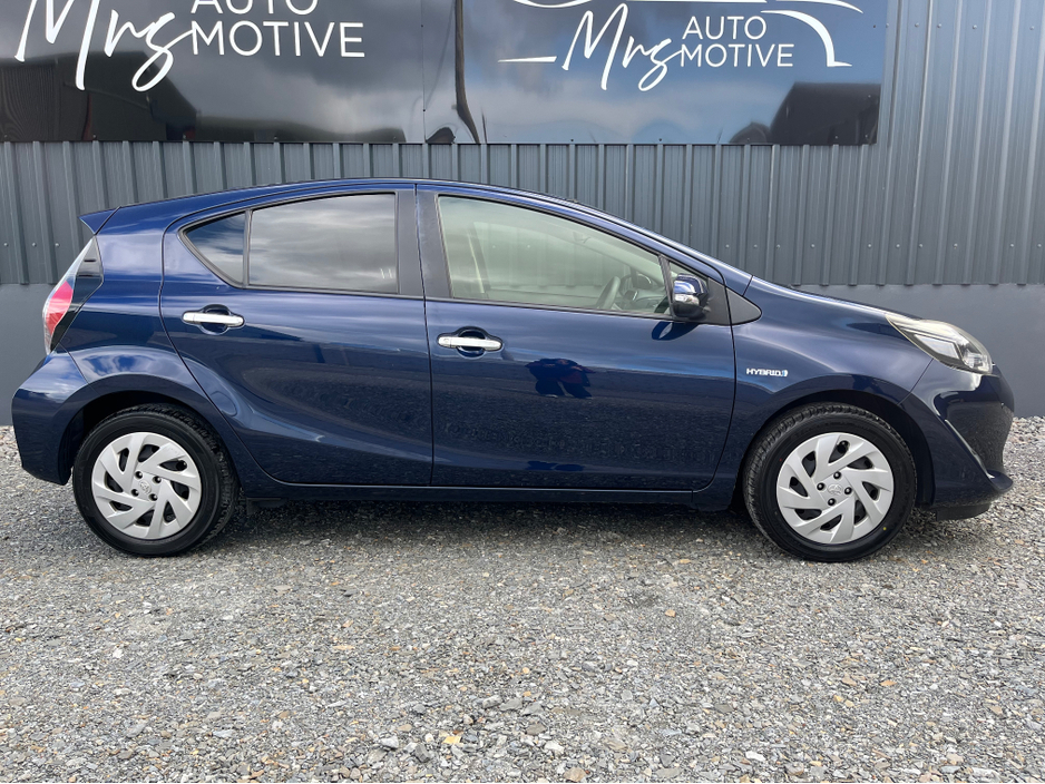 2019 Toyota Aqua - image 2