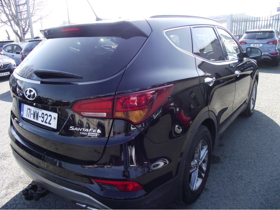 2017 Hyundai Santa Fe - image 5