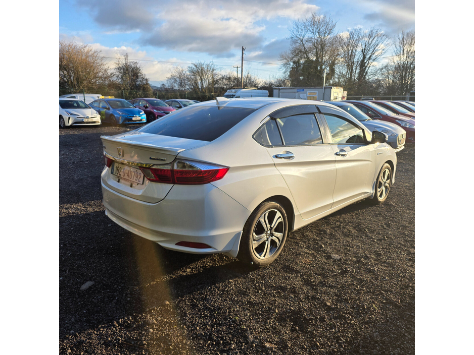 2016 Honda Grace - image 9