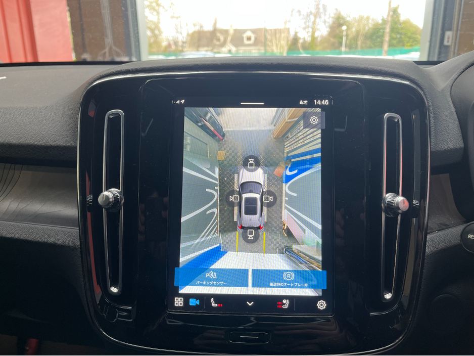 2022 Volvo XC40 - image 22