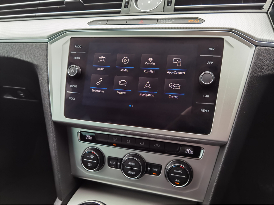 2018 Volkswagen Passat - image 15