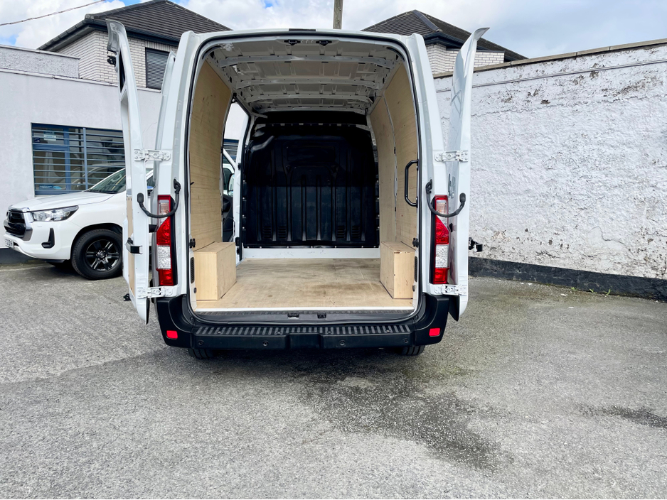 2023 Nissan Interstar - image 22