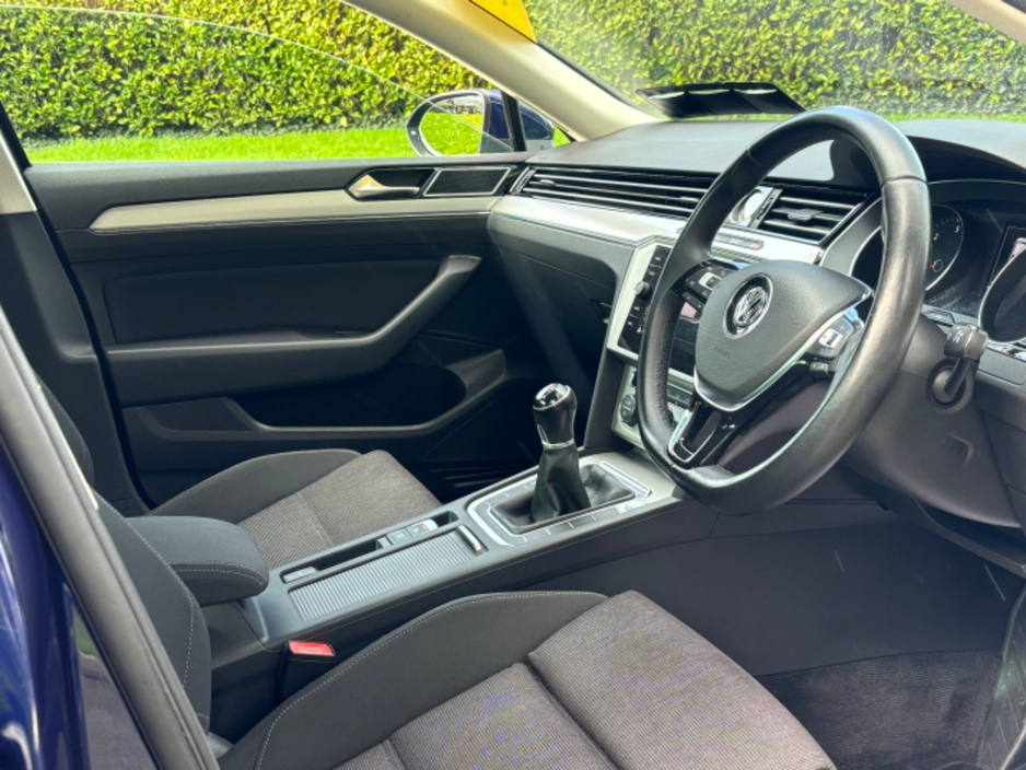 2018 Volkswagen Passat - image 7