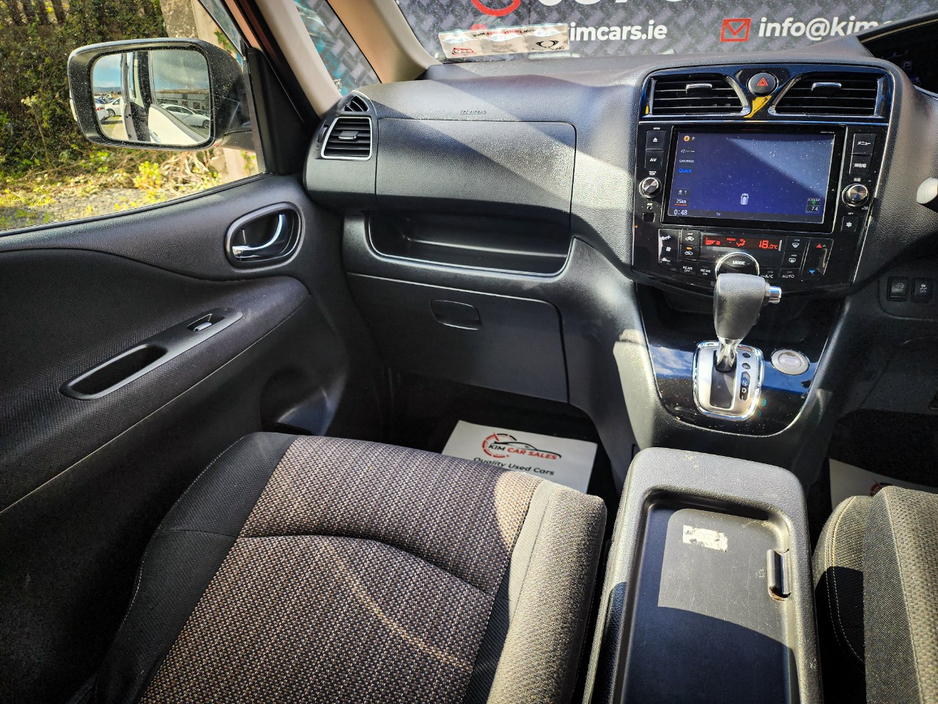 2015 Nissan Serena - image 12