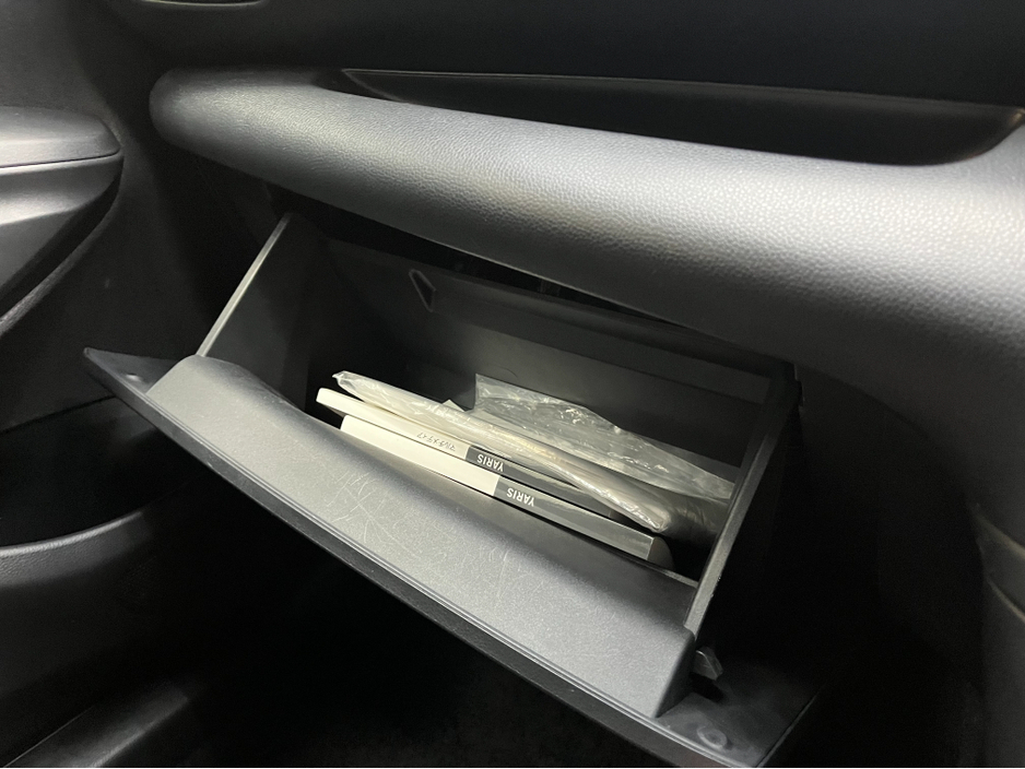 2021 Toyota Yaris - image 14