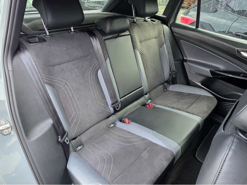 2025 Volkswagen ID.4 - image 16