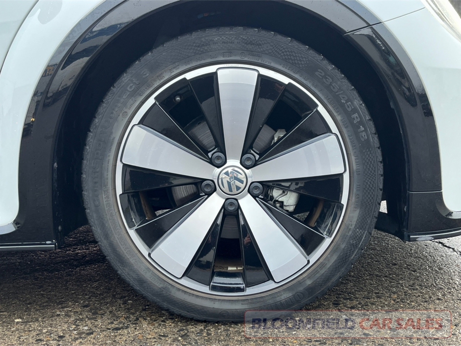 2019 Volkswagen Beetle - image 9