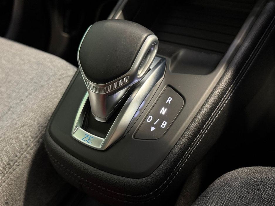 2020 Renault Zoe R135 Z.E 50 Iconic CCS Rapid charge €12,995