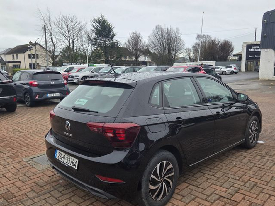 2023 Volkswagen Polo - image 4