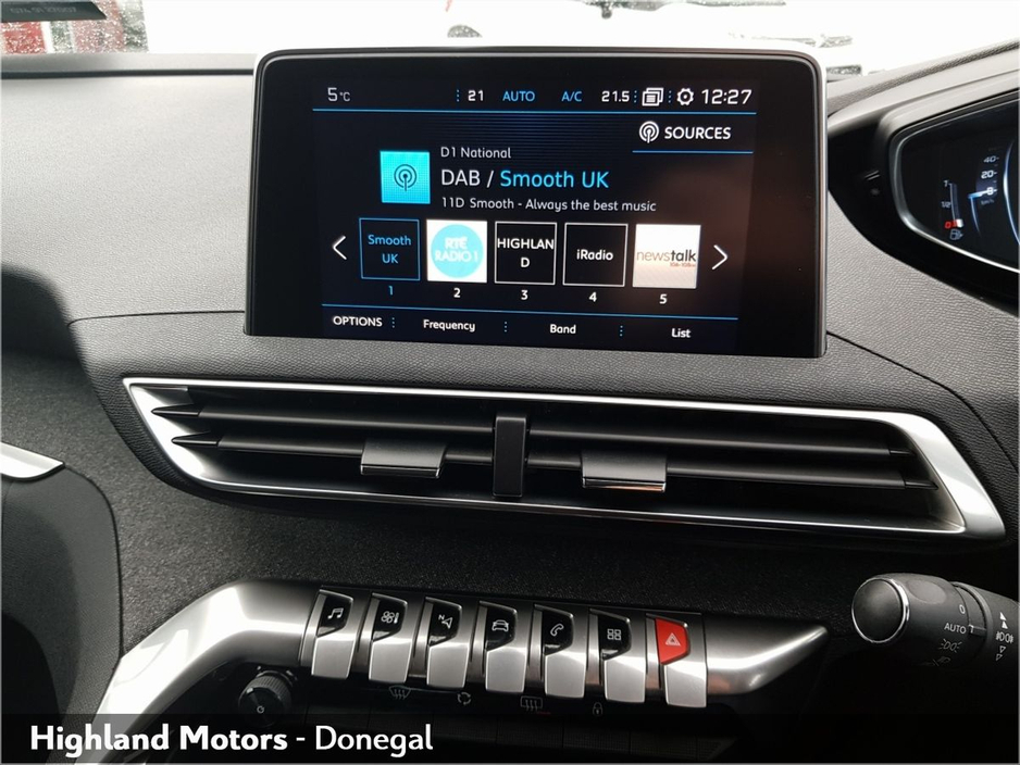 2018 Peugeot 3008 - image 17