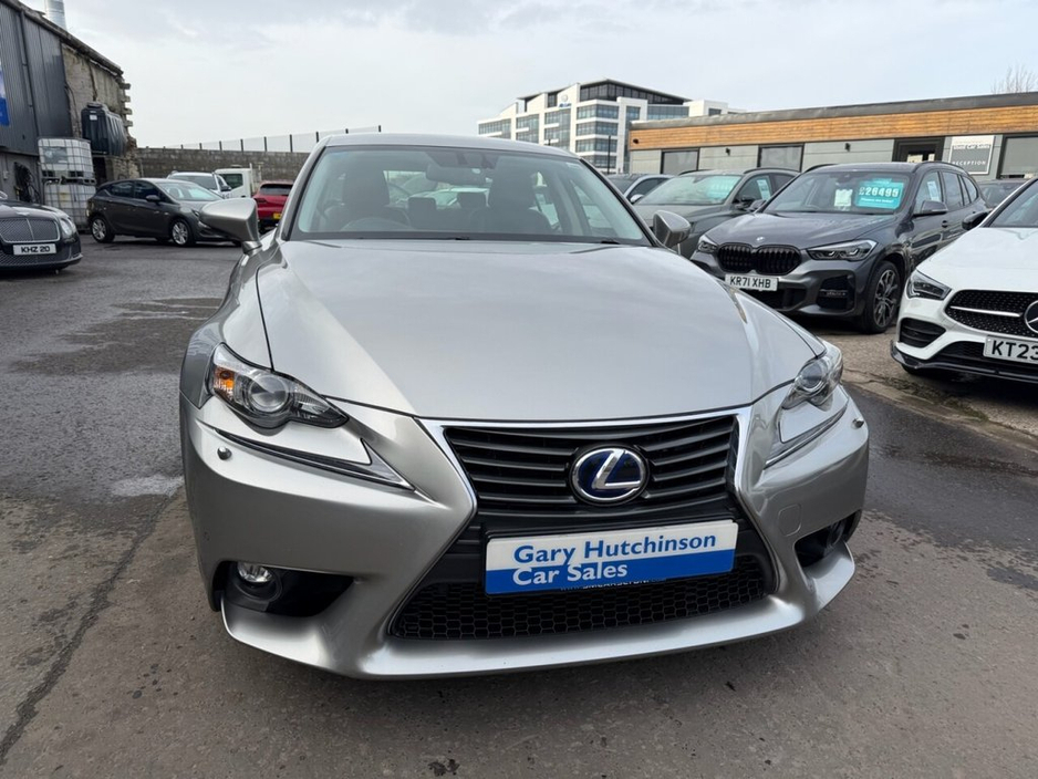 2016 Lexus IS 300 h - image 9