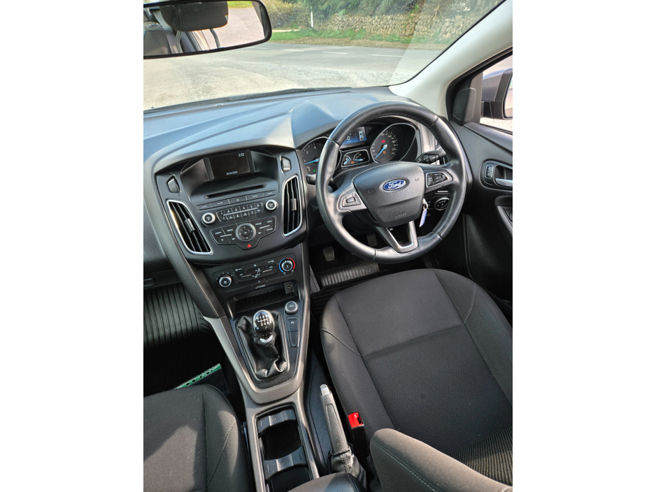 2015 Ford Focus - image 12