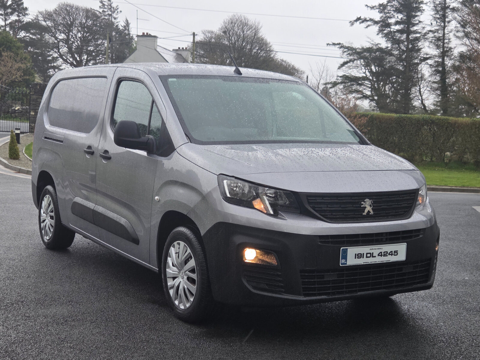 2019 Peugeot Partner - image 2
