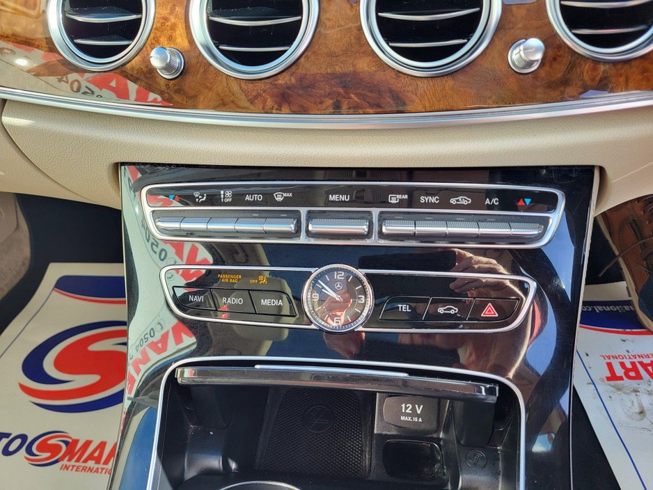 2016 Mercedes-Benz E Class - image 3