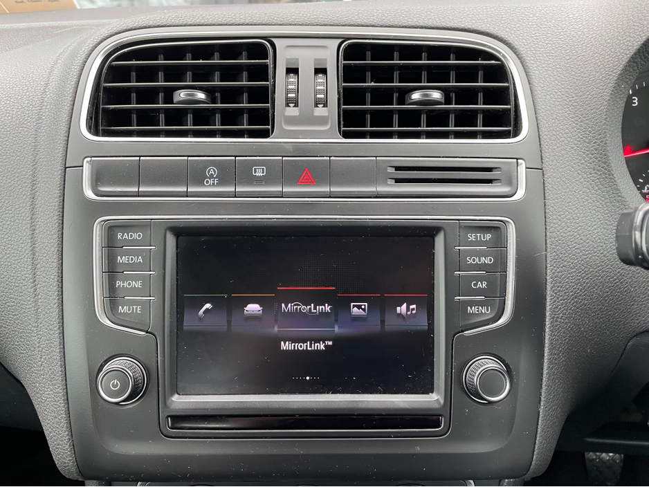 2015 Volkswagen Polo - image 11