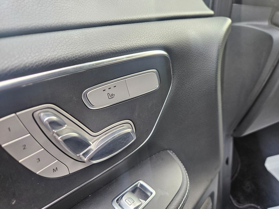 2017 Mercedes-Benz V Class - image 21