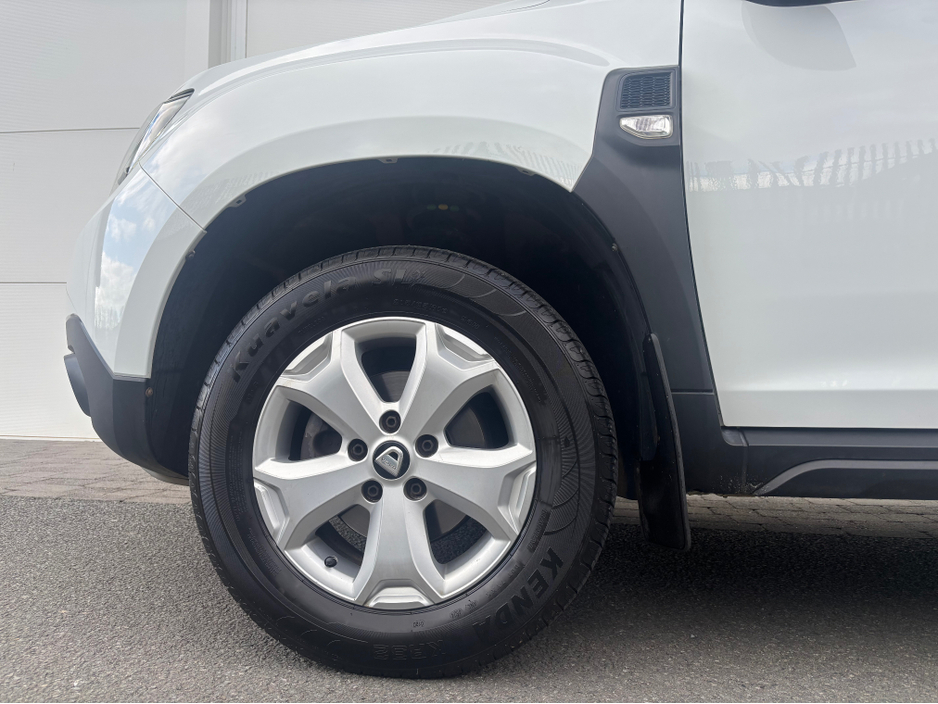 2020 Dacia Duster - image 14