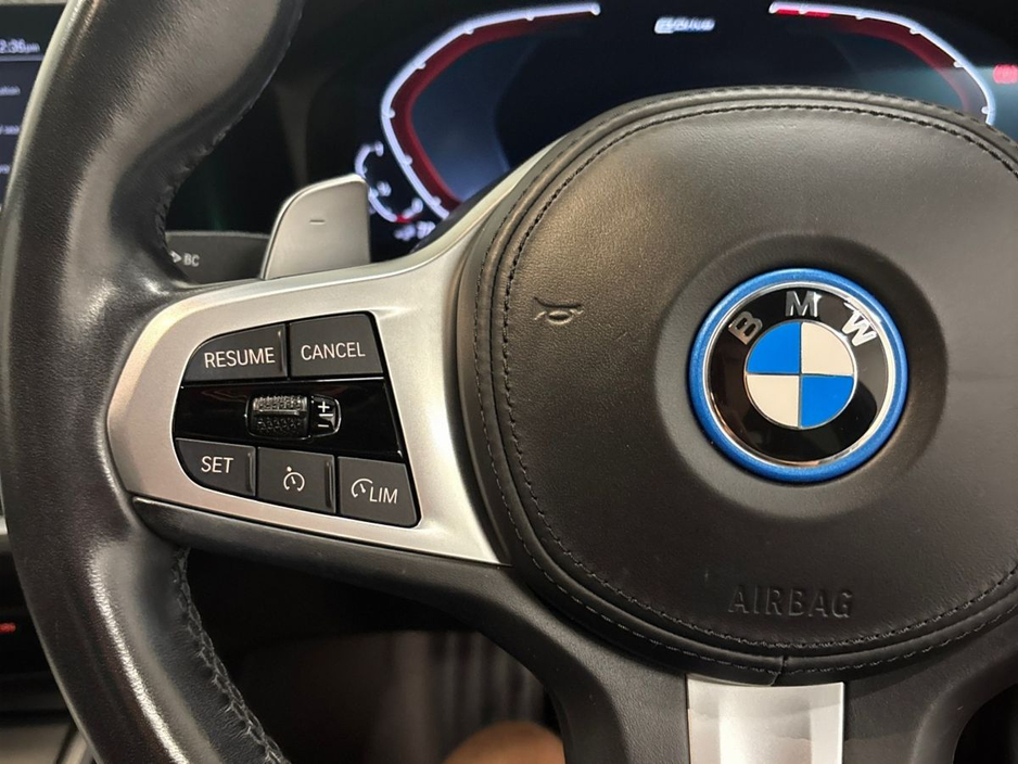 2022 BMW 3 Series - image 17
