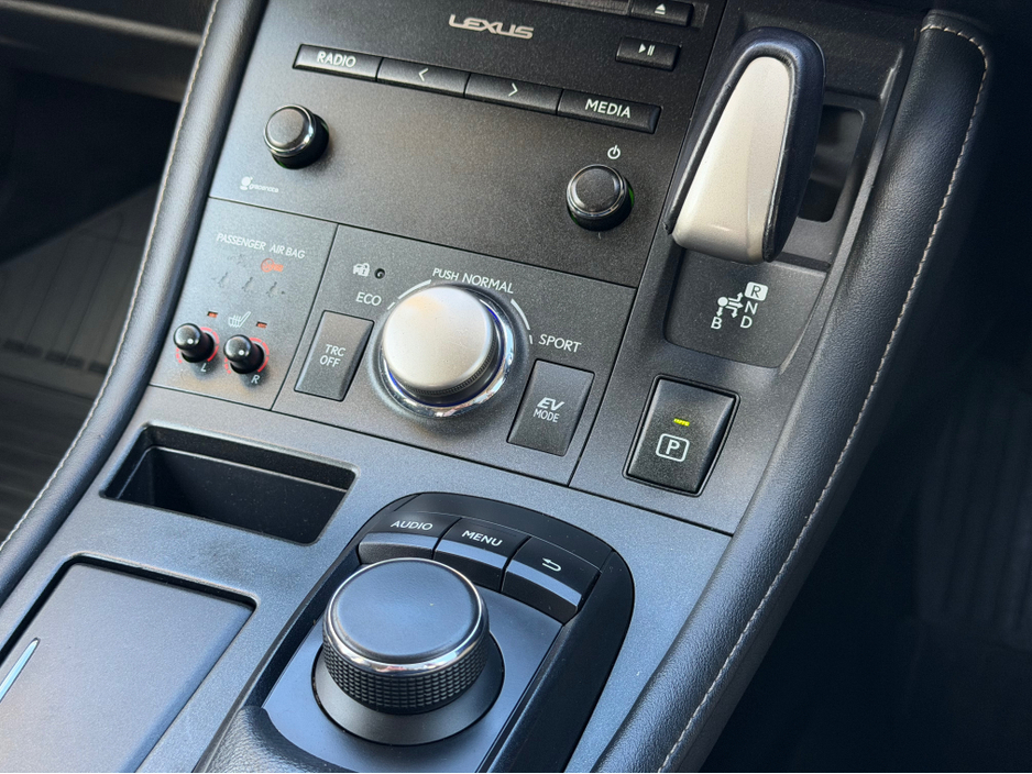 2016 Lexus CT 200 h - image 30