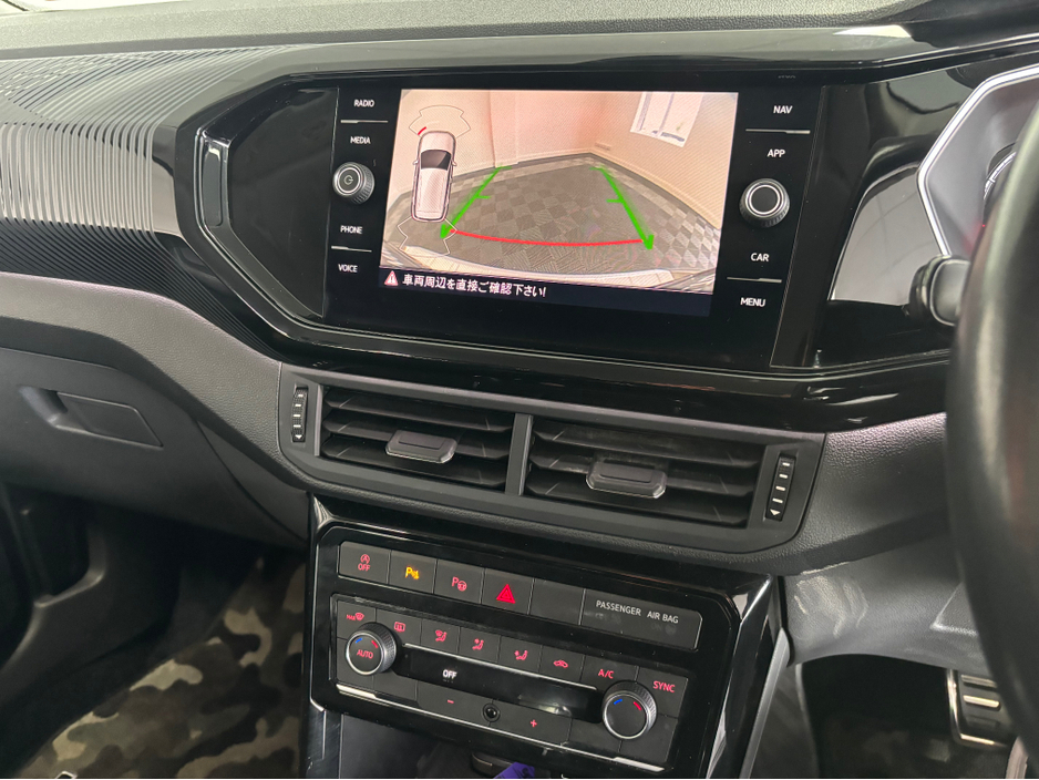 2020 Volkswagen T-Cross - image 10