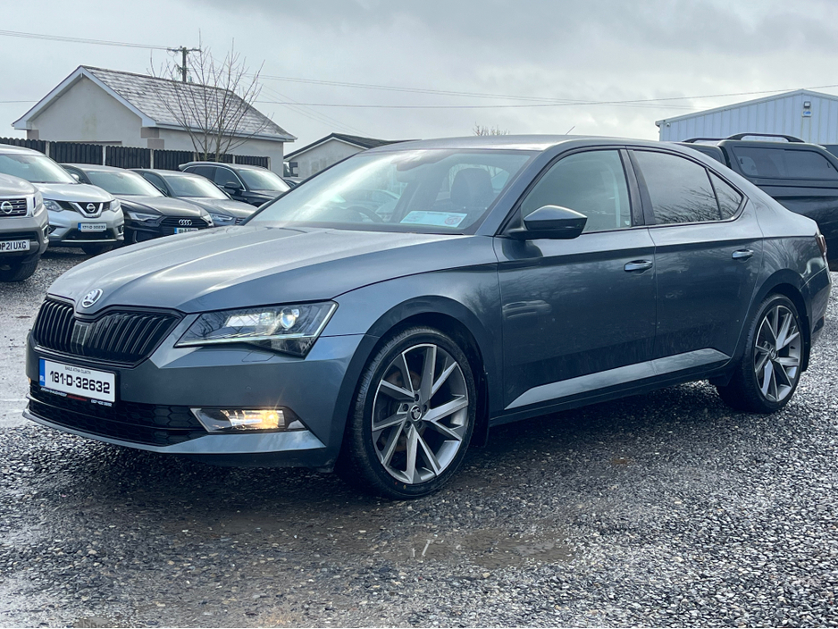 2018 Skoda Superb - image 3