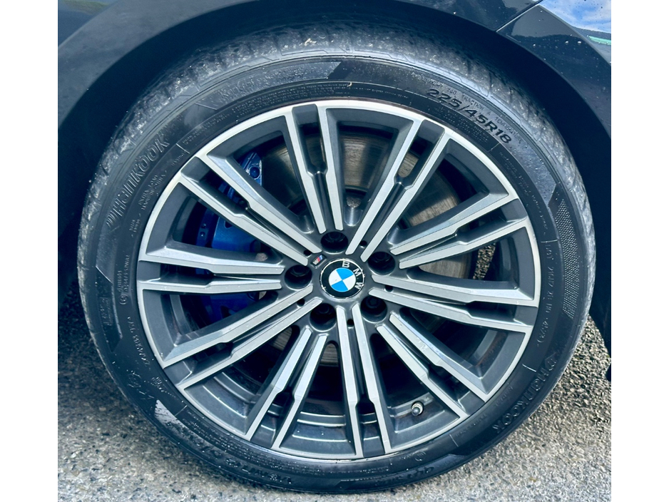 2019 BMW 3 Series - image 7