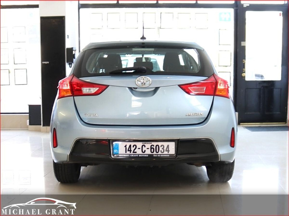 2014 Toyota Auris - image 6