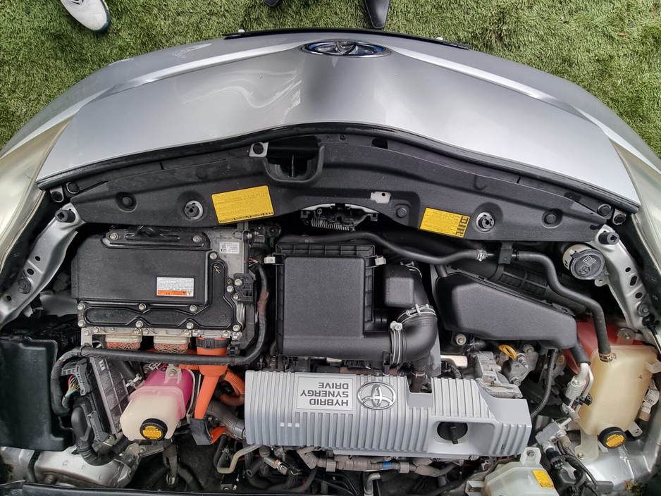 2014 Toyota Prius - image 11