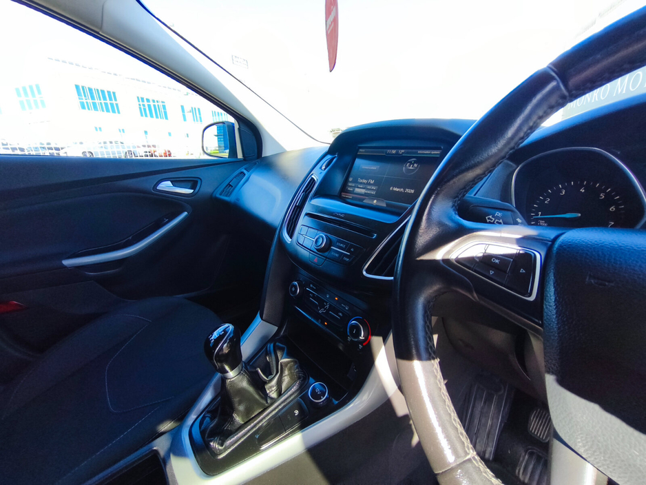 2015 Ford Focus - image 15