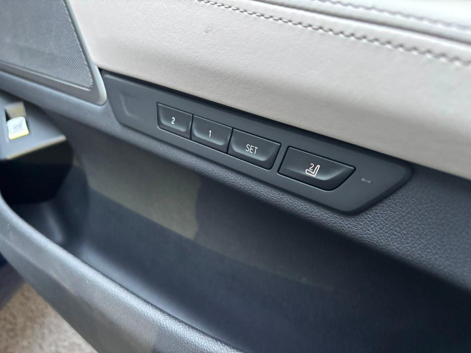 2020 BMW 7 Series - image 29