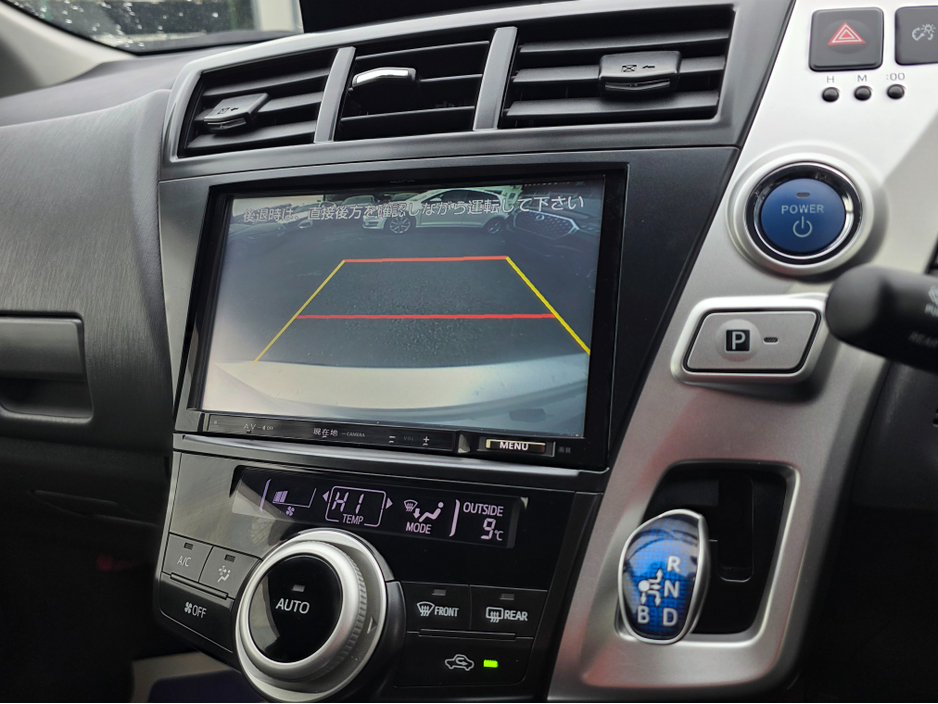 2013 Toyota Prius Alpha - image 16