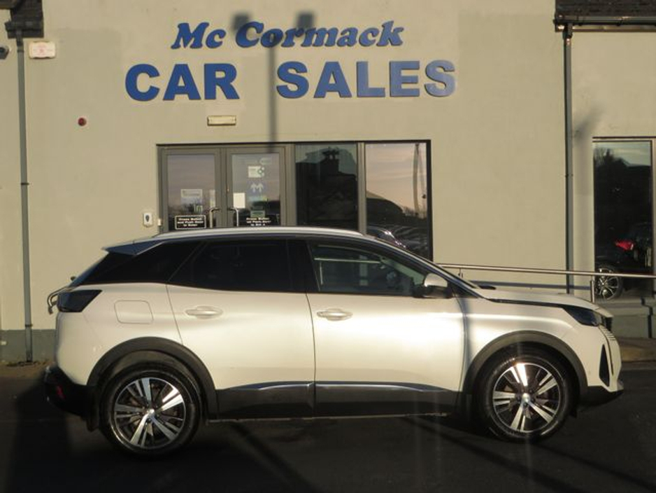 2021 Peugeot 3008 - image 2