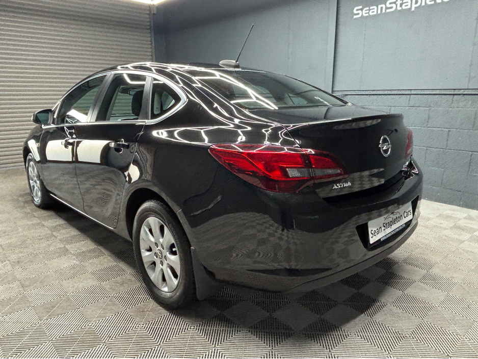 2018 Opel Astra - image 3