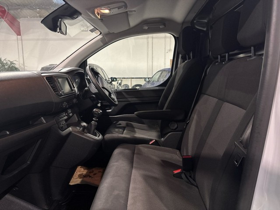 2023 Toyota Proace - image 6