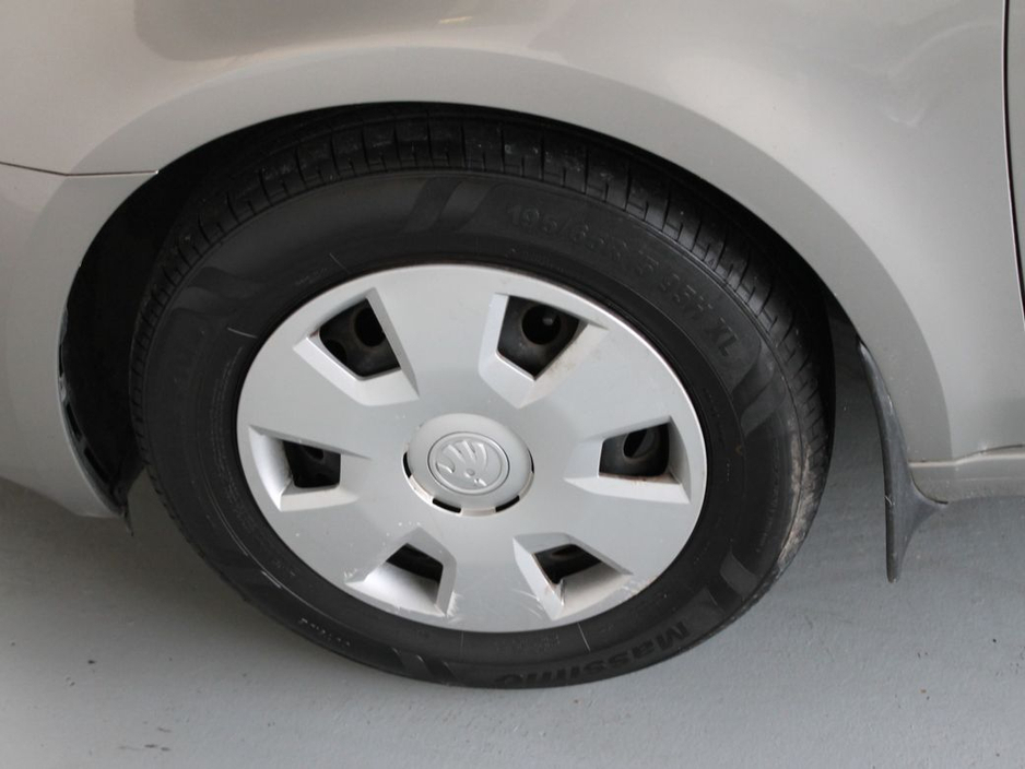 2019 Skoda Octavia - image 28