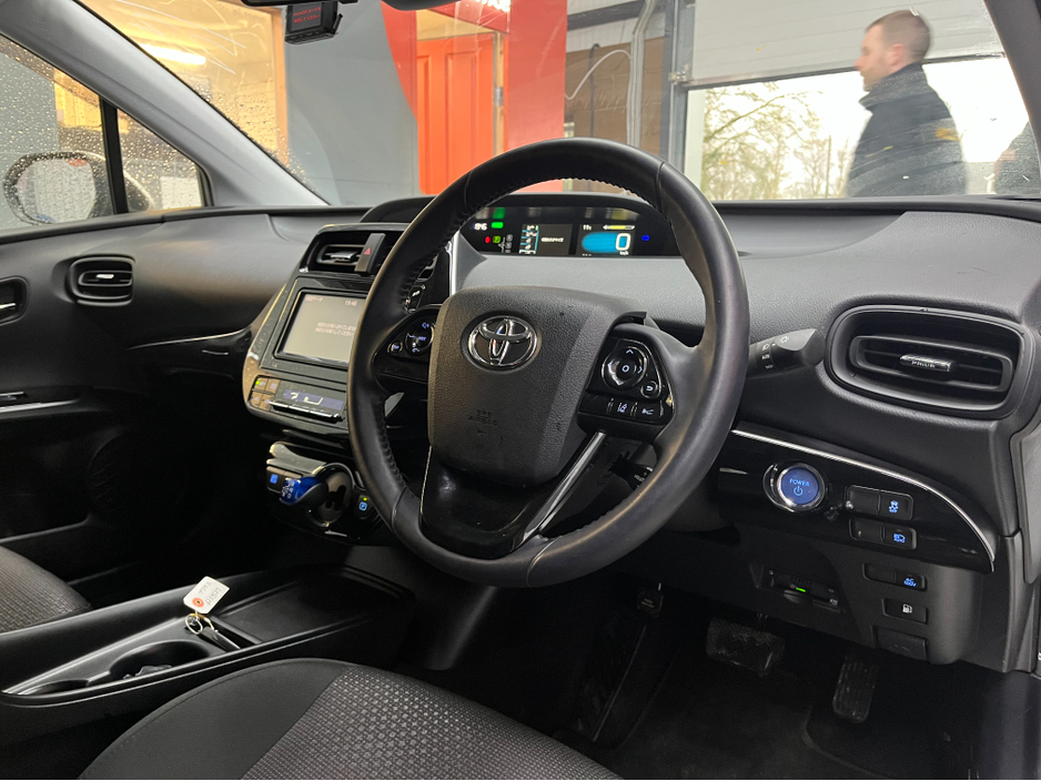 2022 Toyota Prius - image 8