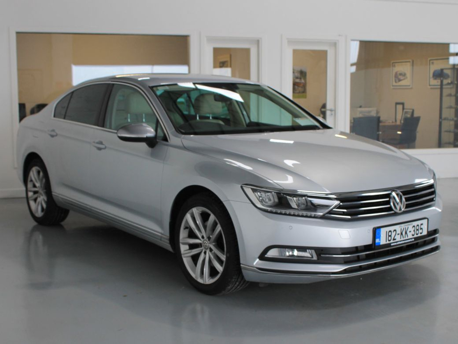 2018 Volkswagen Passat - image 3