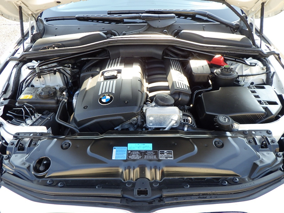 2009 BMW 5 Series - image 12