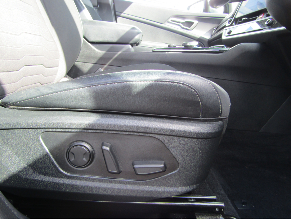 2022 Kia Sportage - image 8