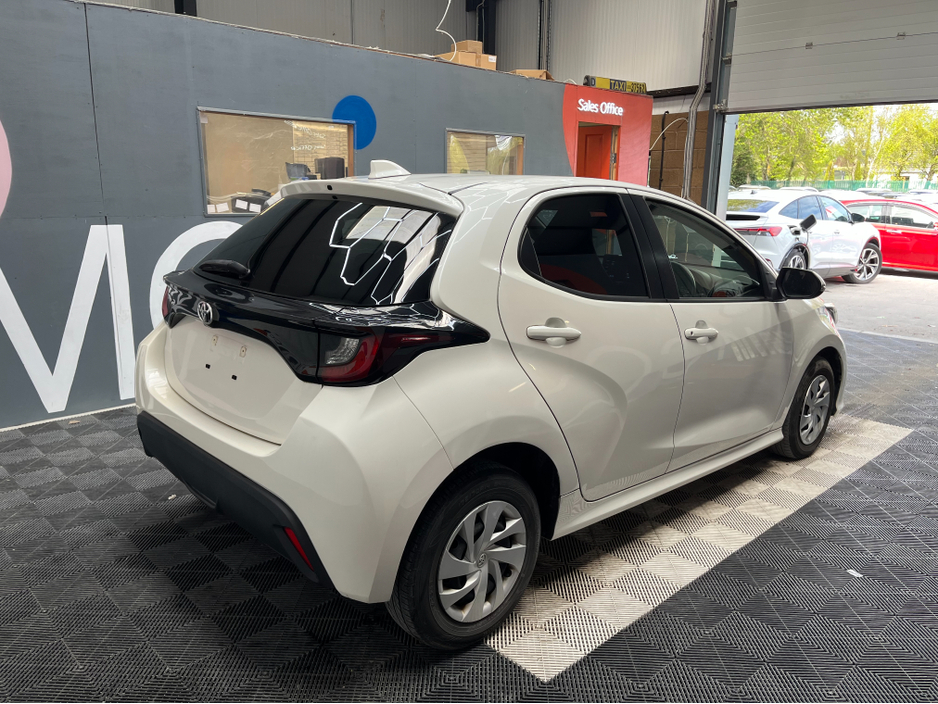 2021 Toyota Yaris - image 2