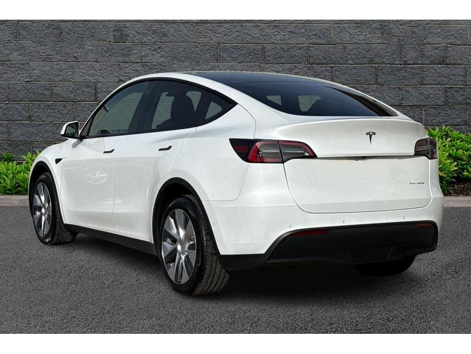 2024 Tesla Model Y - image 2