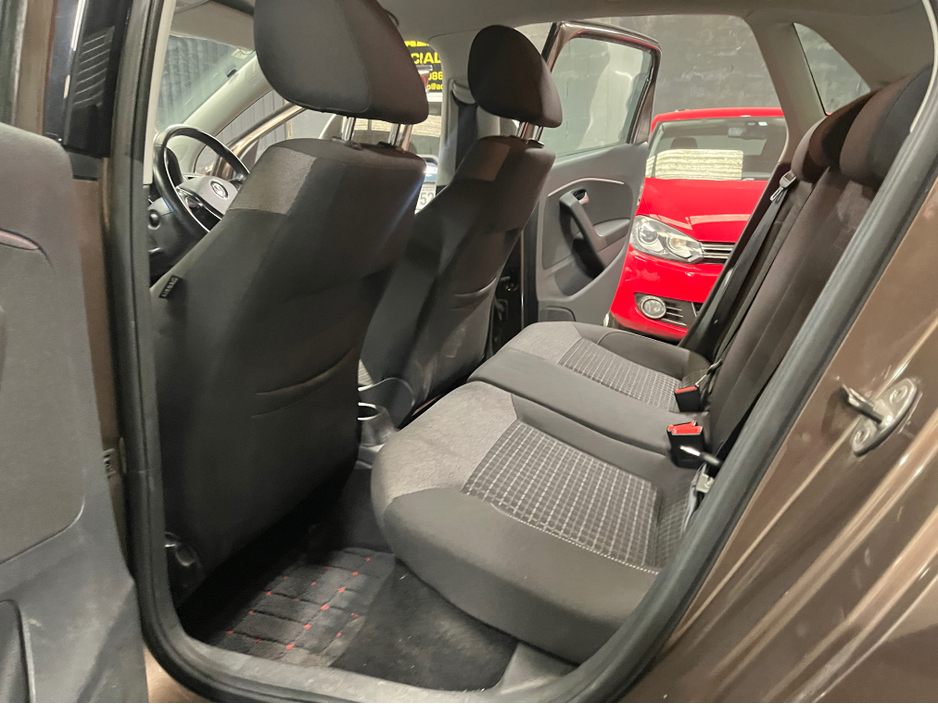 2014 Volkswagen Polo - image 10