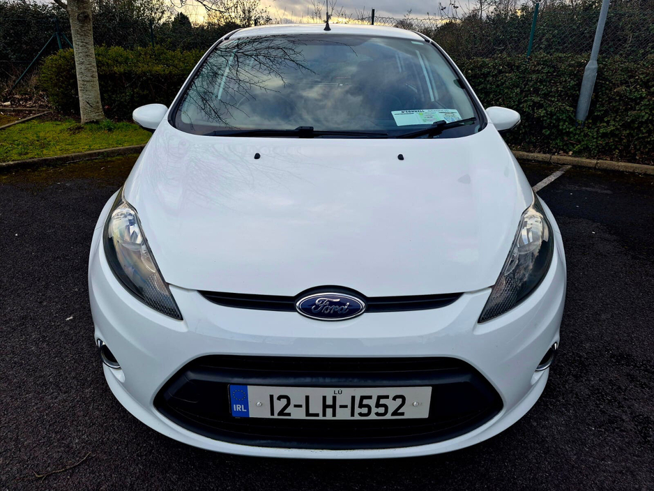 2012 Ford Fiesta - image 8