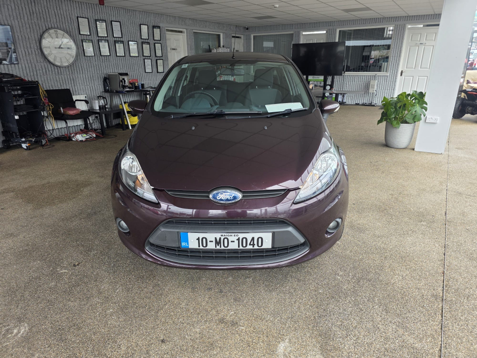 2010 Ford Fiesta - image 7
