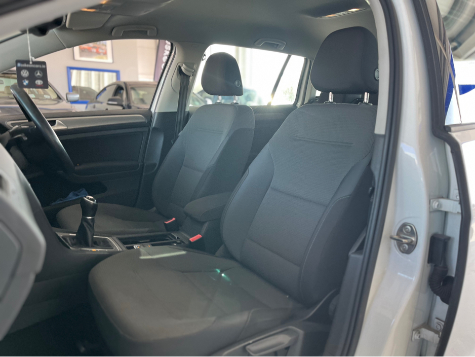 2015 Volkswagen Golf - image 9