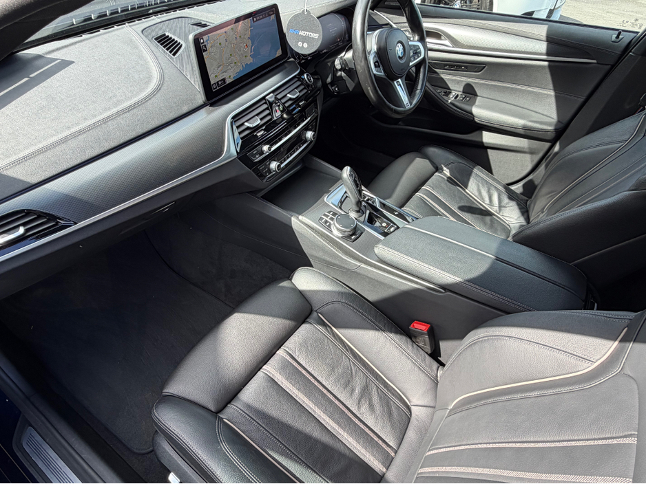 2022 BMW 5 Series - image 19