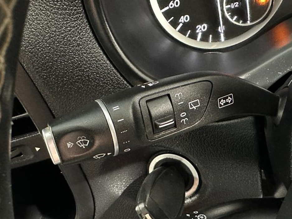 2018 Mercedes-Benz Vito - image 14